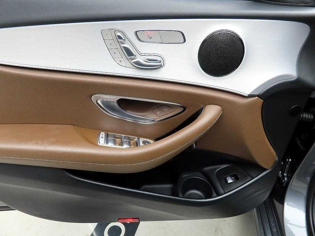 Mercedes Benz E class - Vista 11