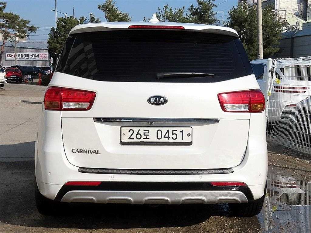 KIA Carnival - Vista 4