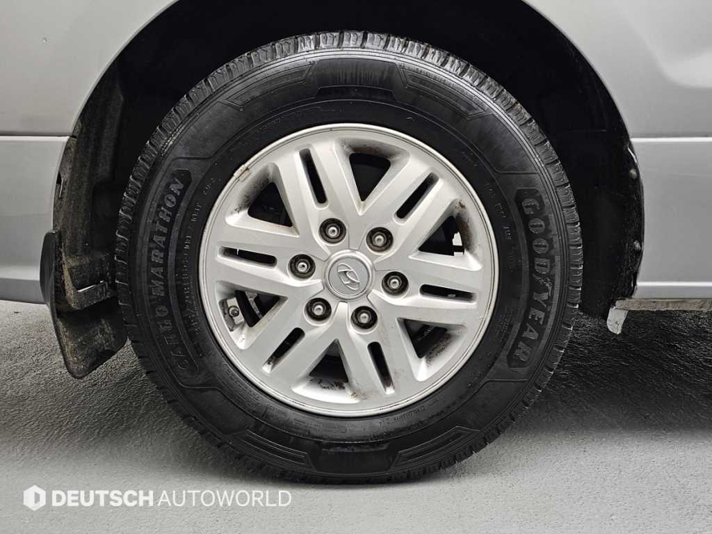 HYUNDAI Starex - Vista 5