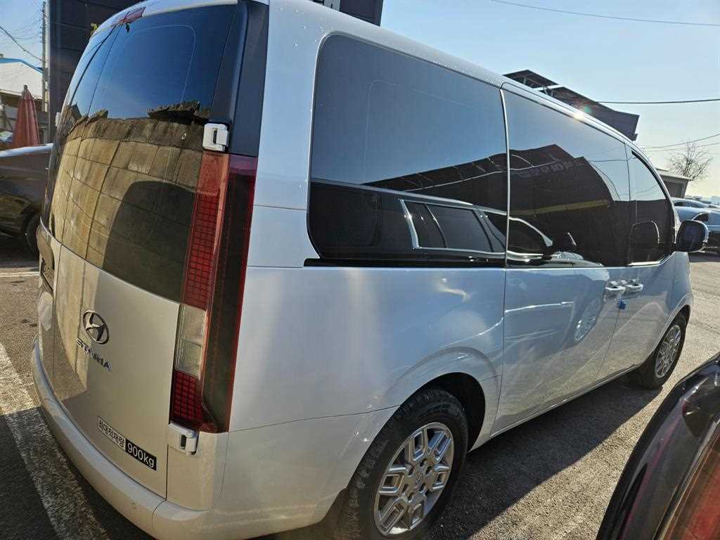 HYUNDAI Staria - Vista 4