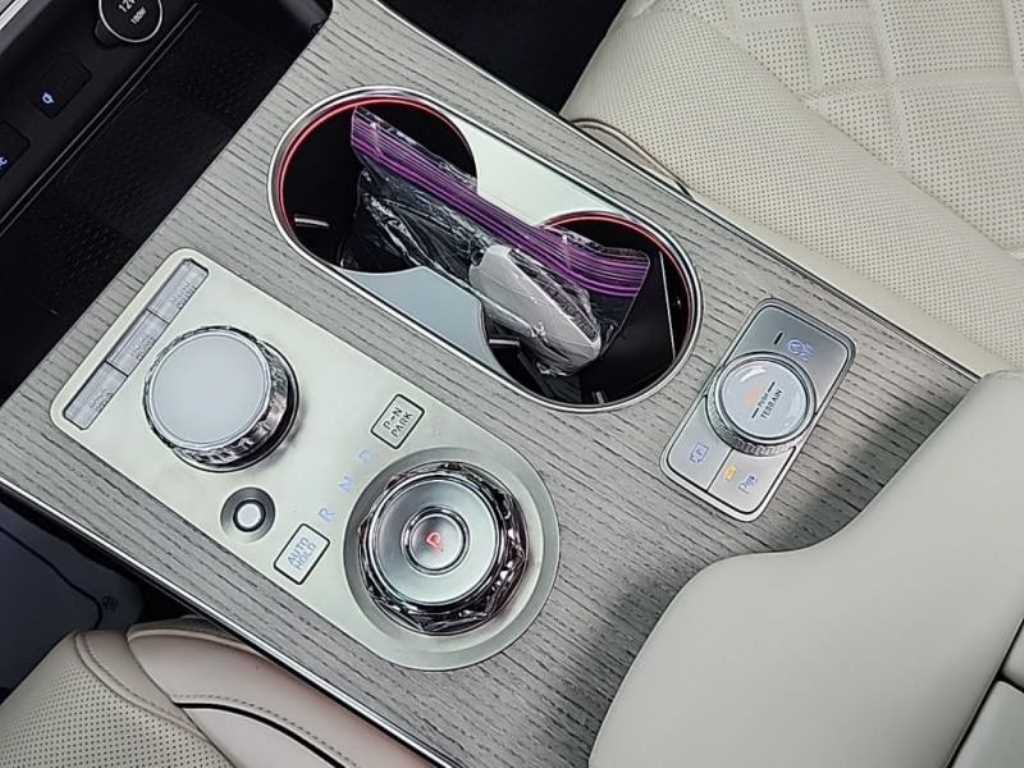 Genesis GV80 - Vista 8