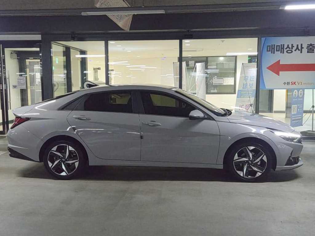 HYUNDAI Avante - Vista 3