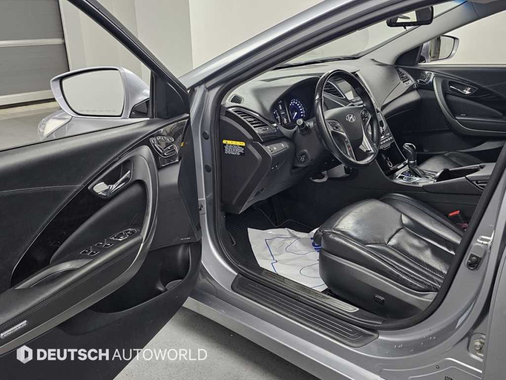 HYUNDAI Grandeur - Vista 11