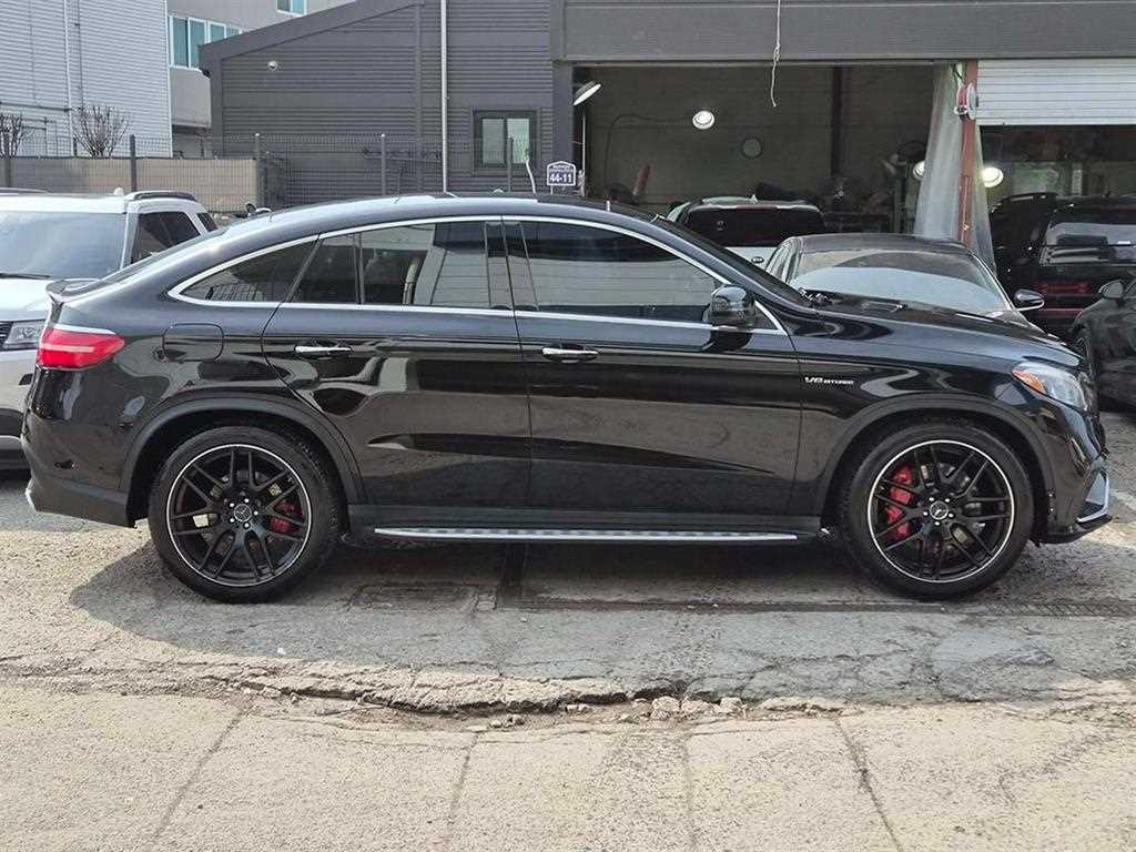 Mercedes Benz GLE Class - Vista 3