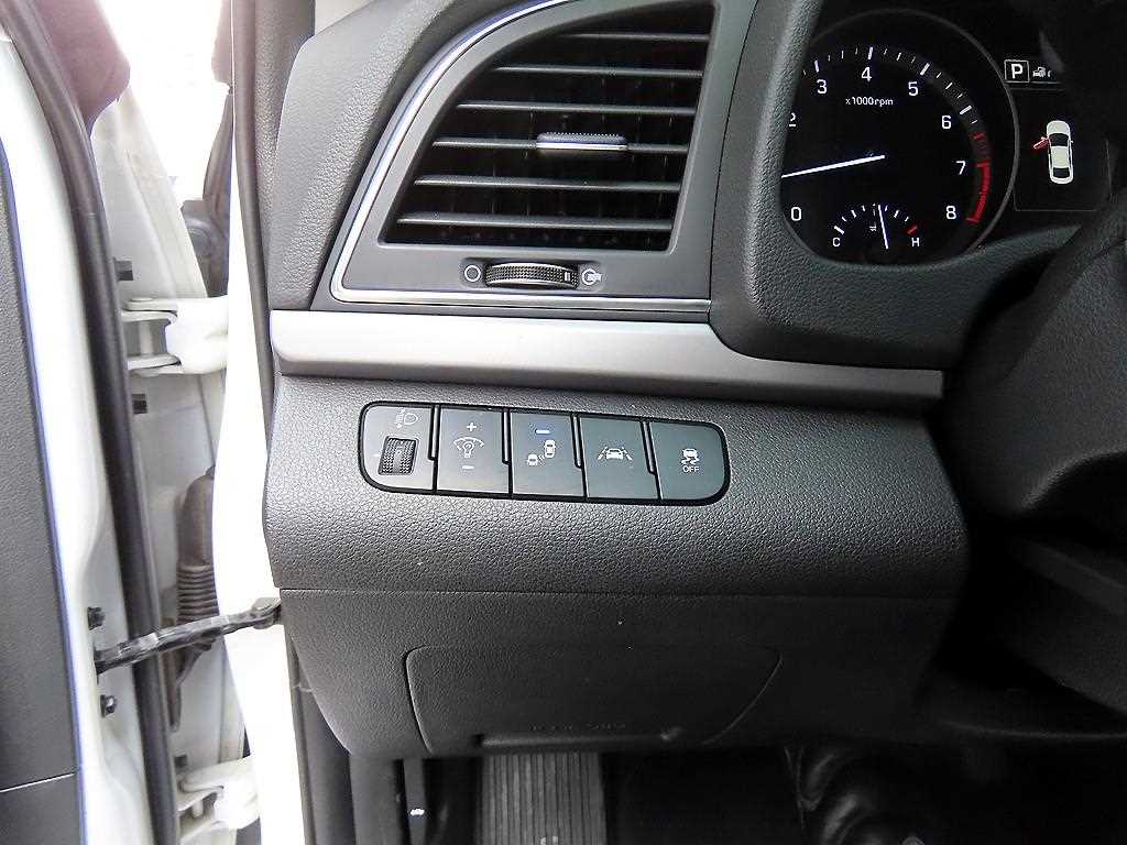 HYUNDAI Avante - Vista 12