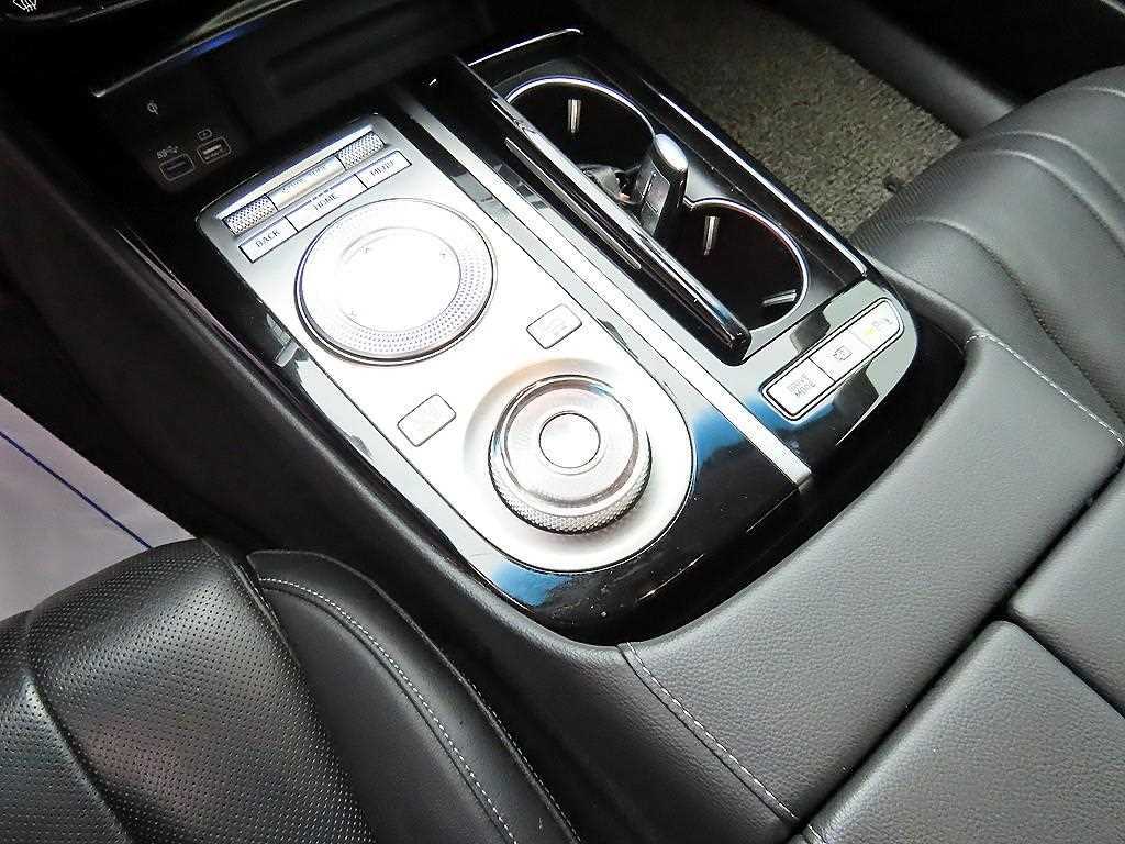 Genesis G80 - Vista 10