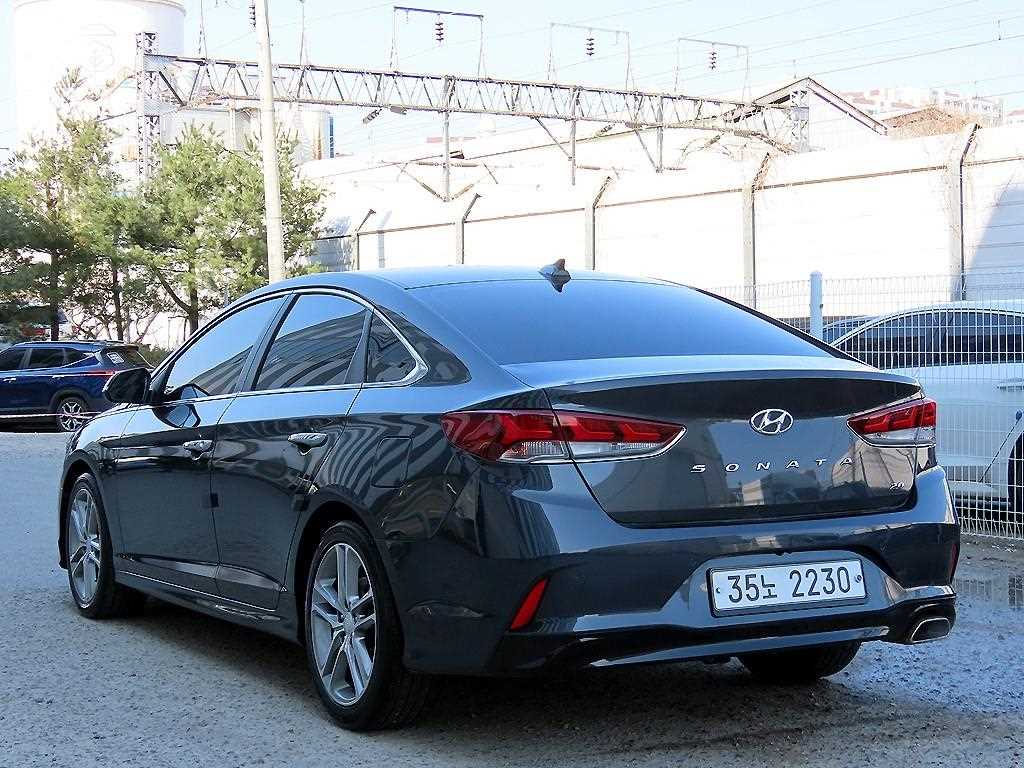 HYUNDAI Sonata - Vista 3