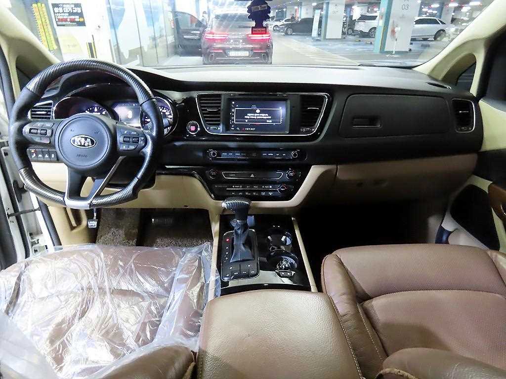 KIA Carnival - Vista 10