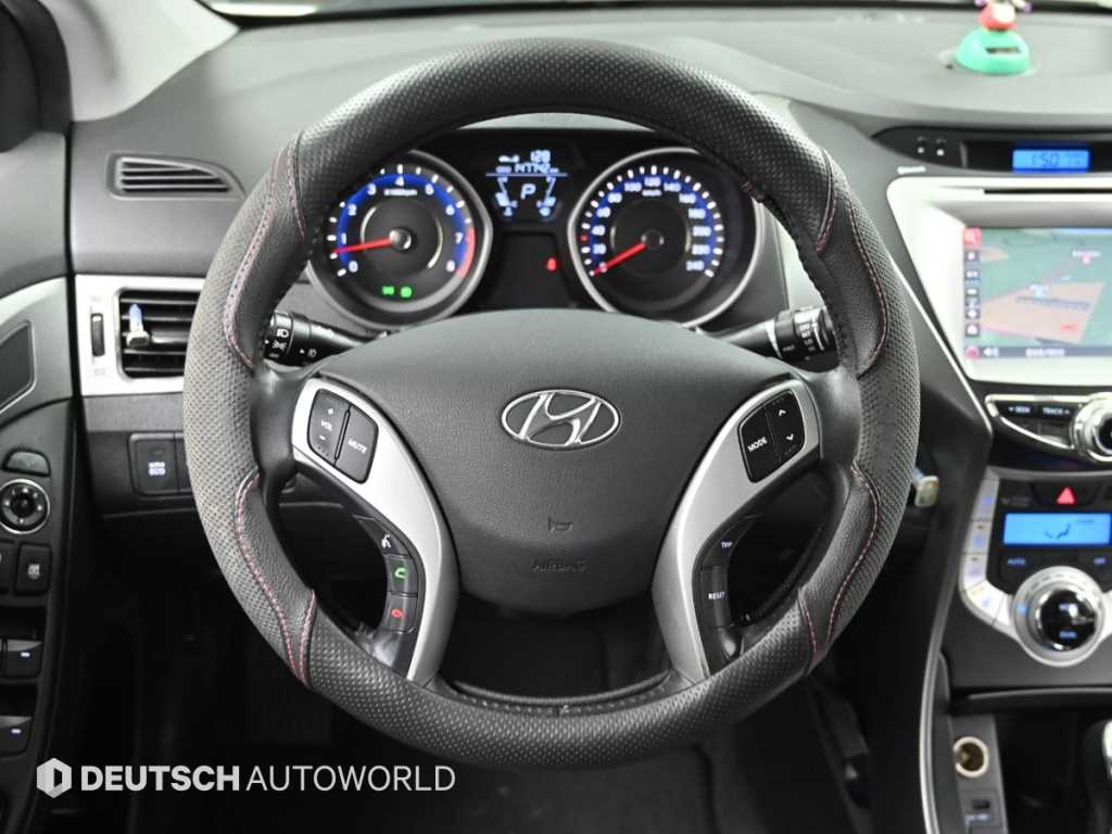 HYUNDAI Avante 2011 Blanco - Importación desde Corea - HF Imports Iquique - Foto 13