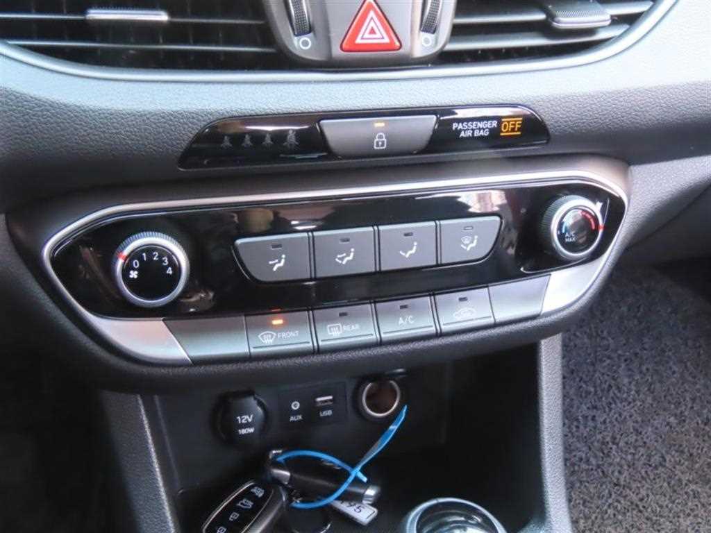 HYUNDAI i30 - Vista 7