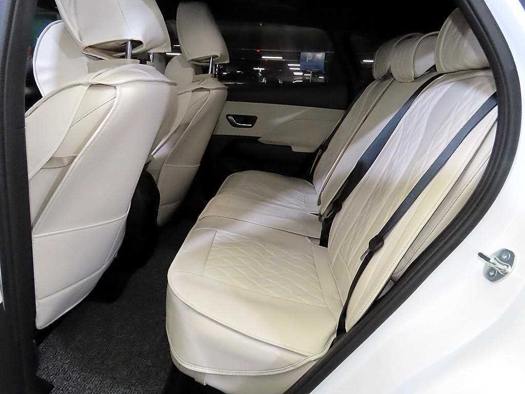 HYUNDAI Kona - Vista 7