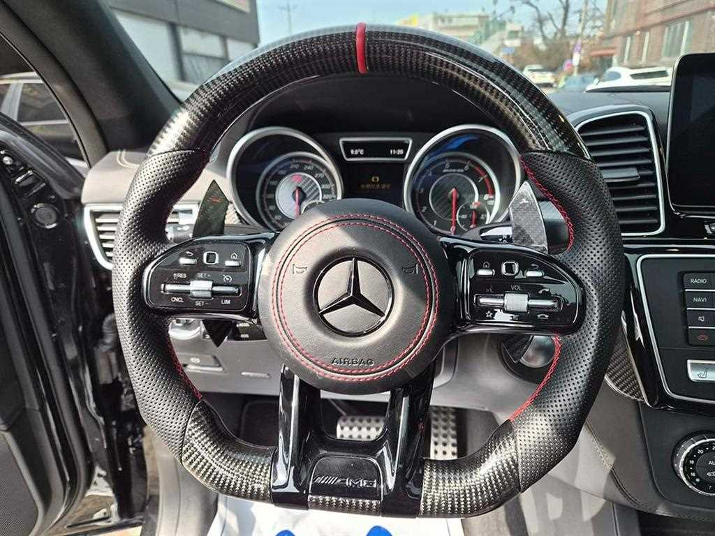 Mercedes Benz GLE Class - Vista 8