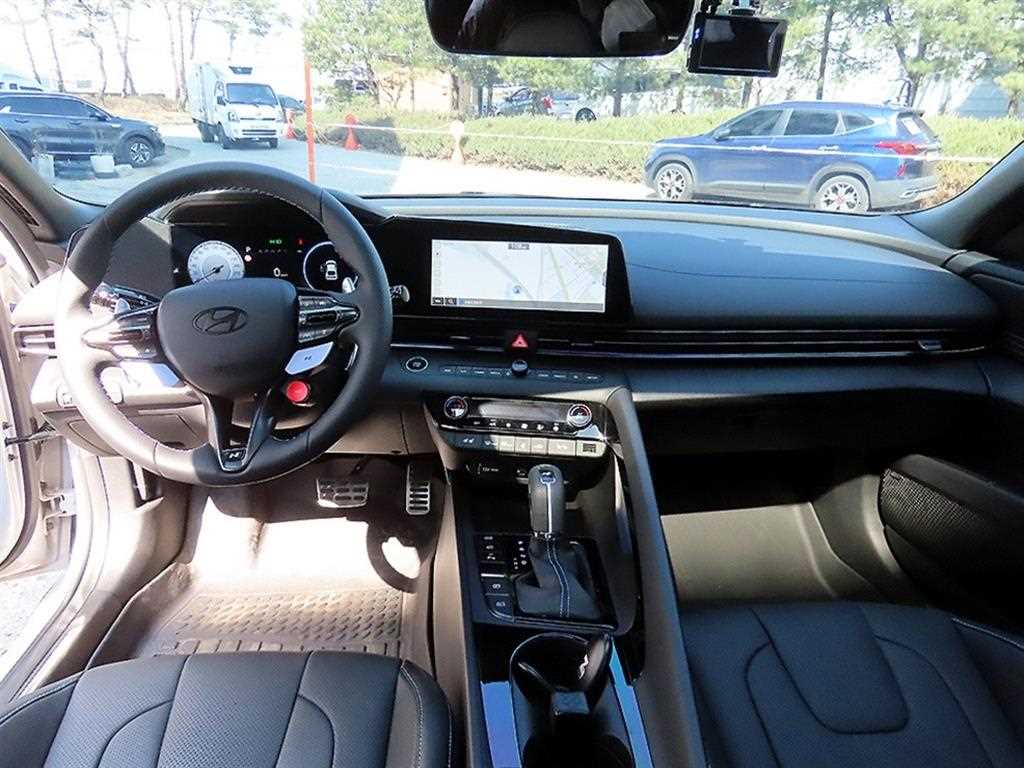 HYUNDAI Avante - Vista 7