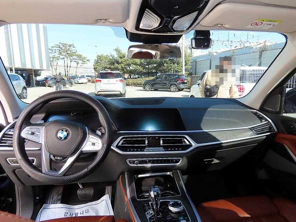 BMW X7 - Vista 8
