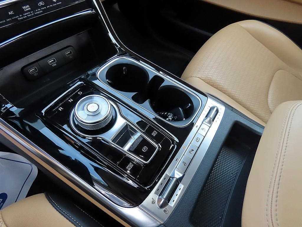 KIA Carnival - Vista 10