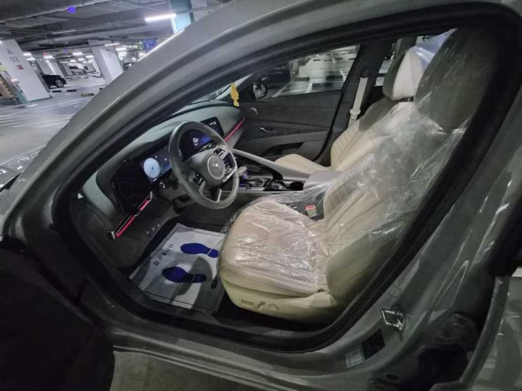 HYUNDAI Avante - Vista 7