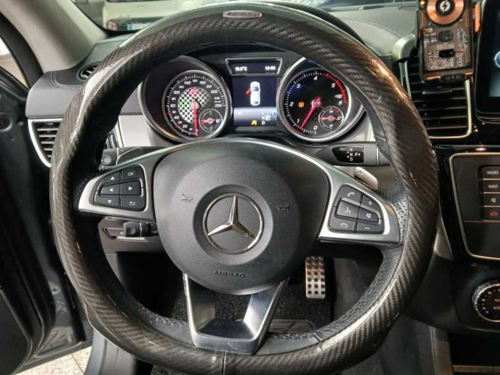 Mercedes Benz GLE Class - Vista 8