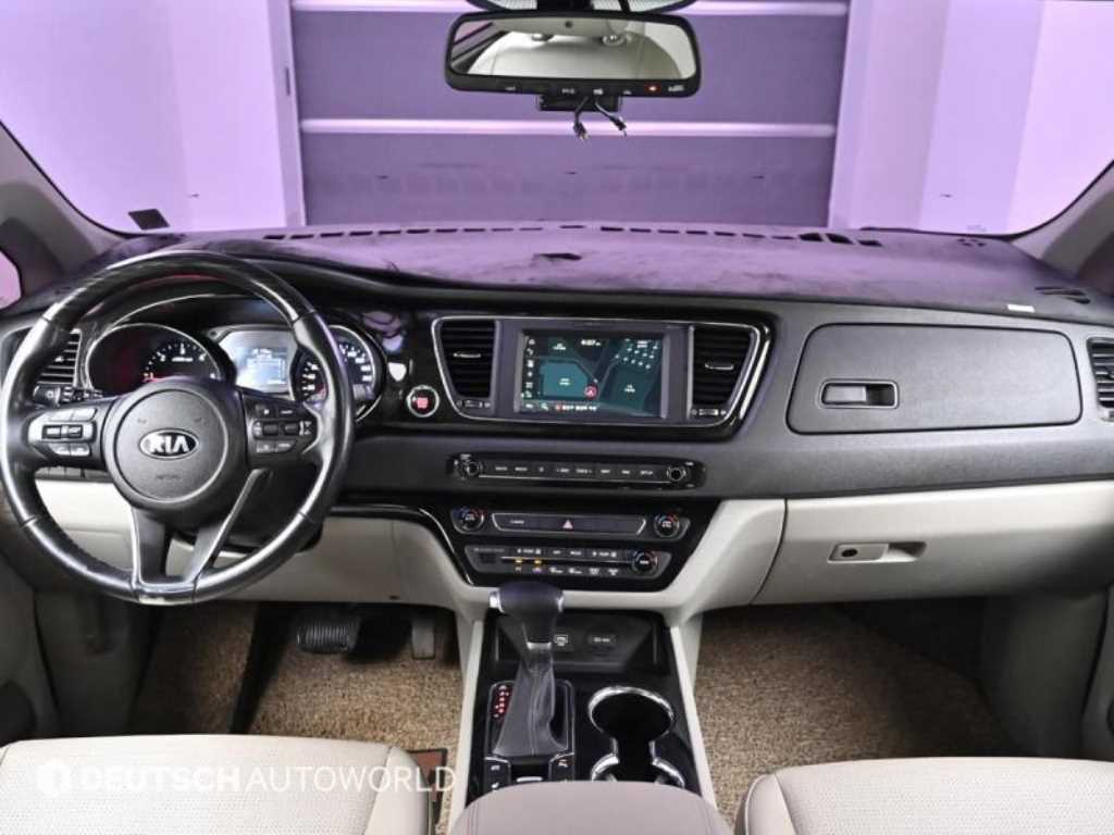 KIA Carnival - Vista 5
