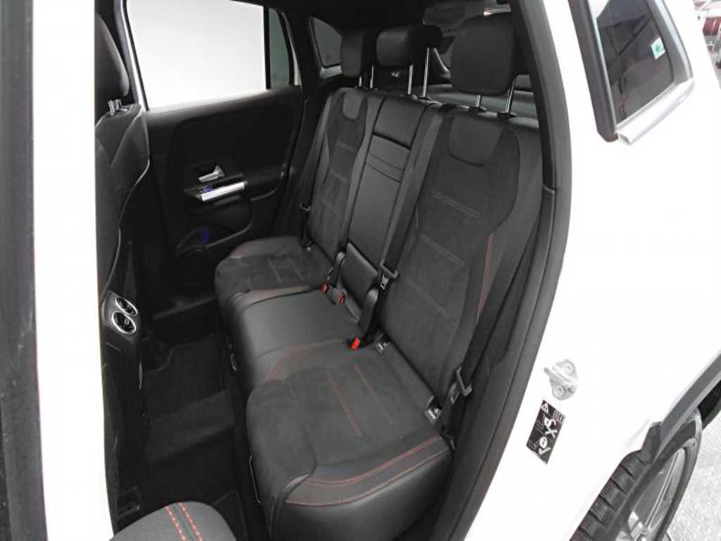 Mercedes Benz GLA Class - Vista 11