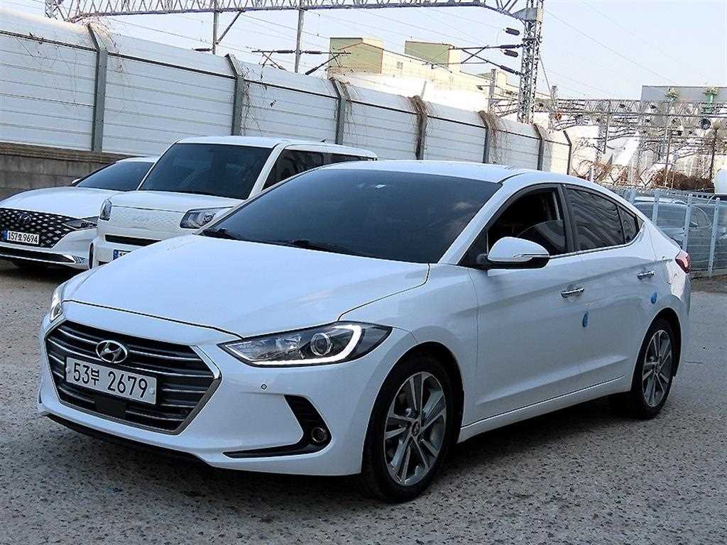 HYUNDAI Avante - Vista 2