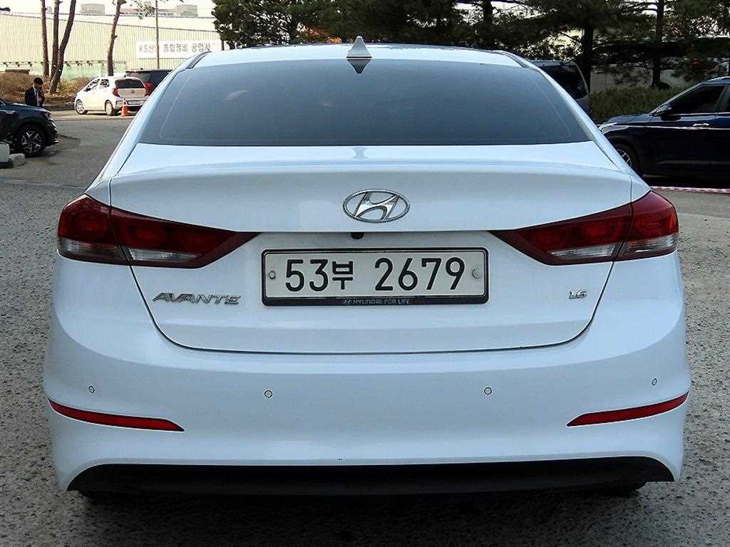 HYUNDAI Avante - Vista 4