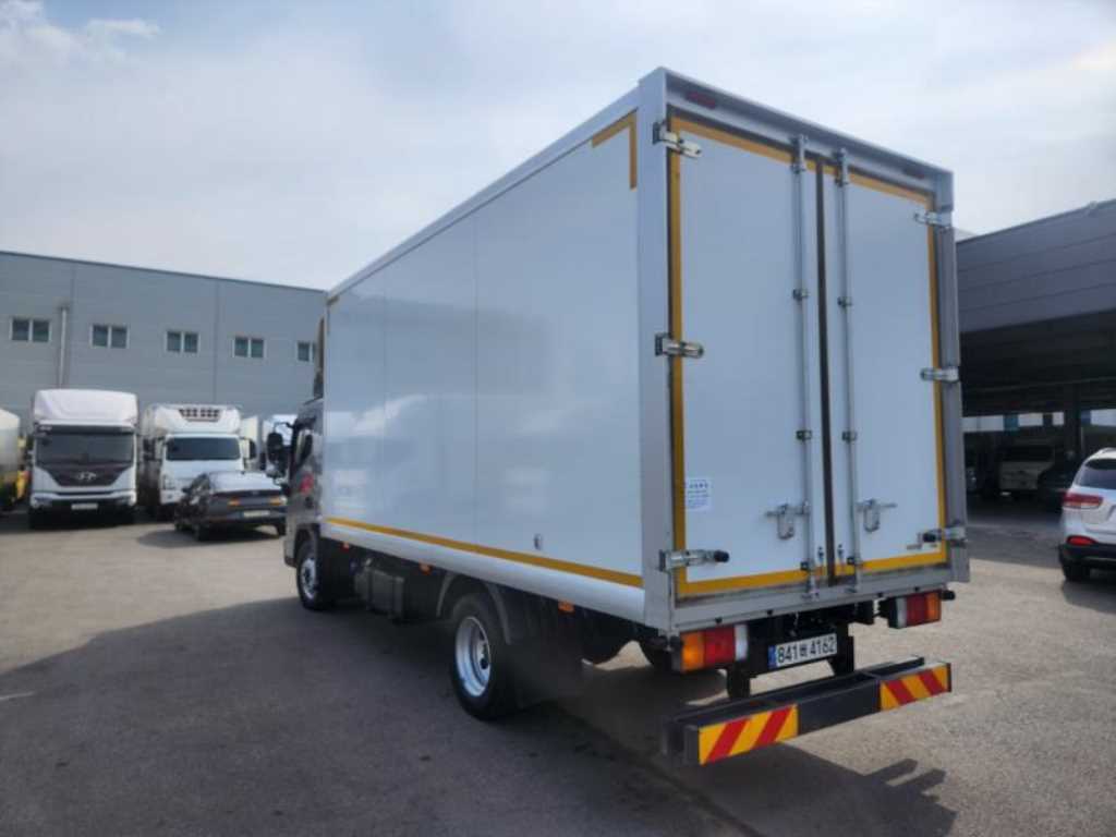 medium and large cargo truck - Vista 6