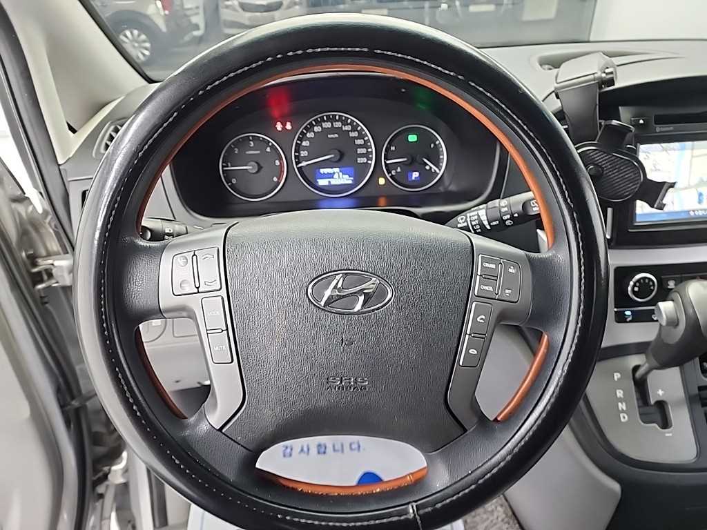 HYUNDAI Starex - Vista 9