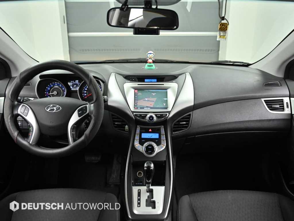 HYUNDAI Avante - Vista 7