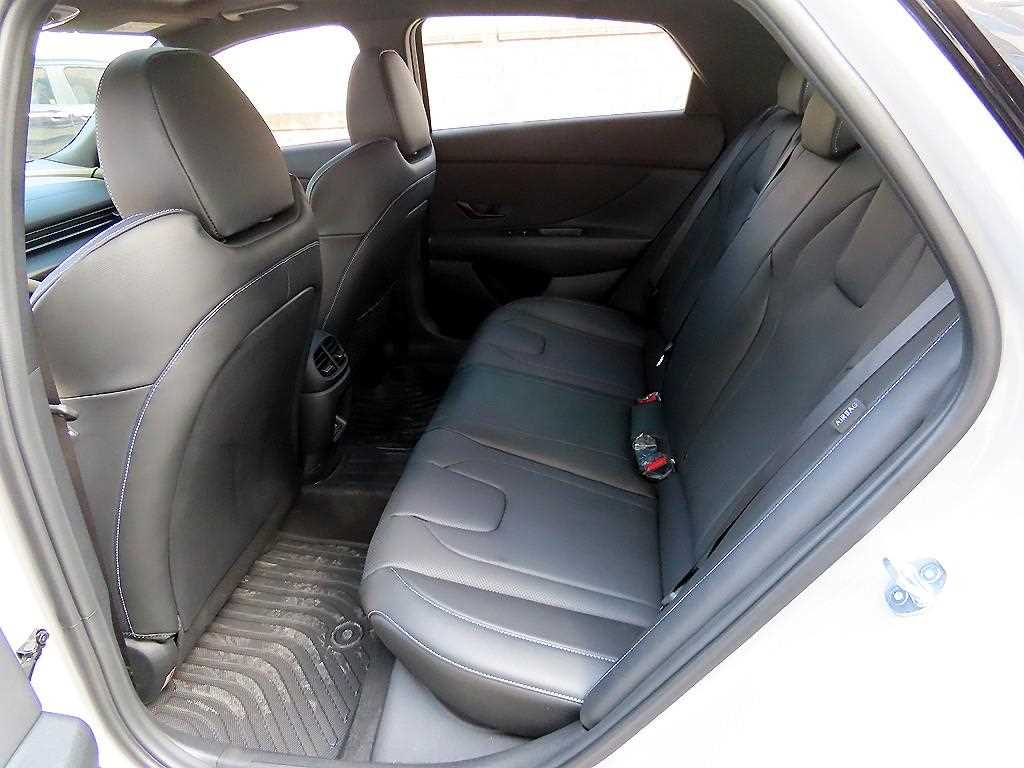 HYUNDAI Avante - Vista 6