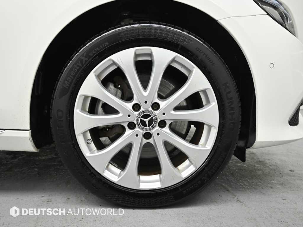 Mercedes Benz E class - Vista 5