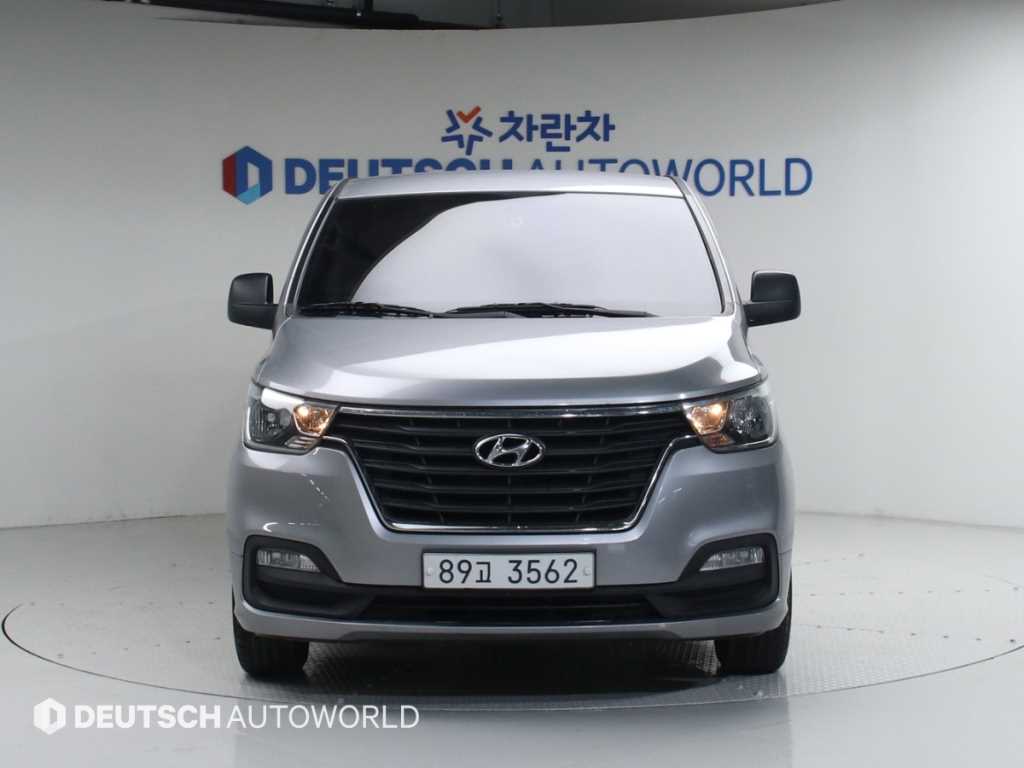 HYUNDAI Starex - Vista 3