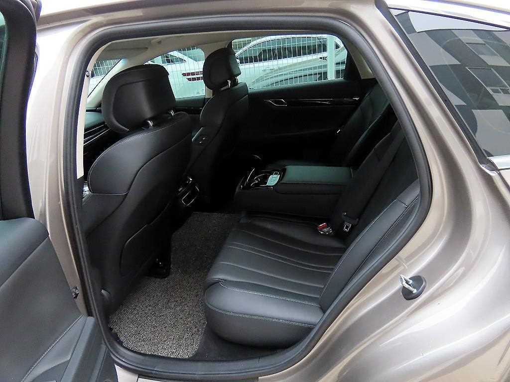 Genesis G80 - Vista 6