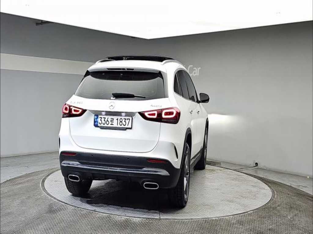 Mercedes Benz GLA Class - Vista 3
