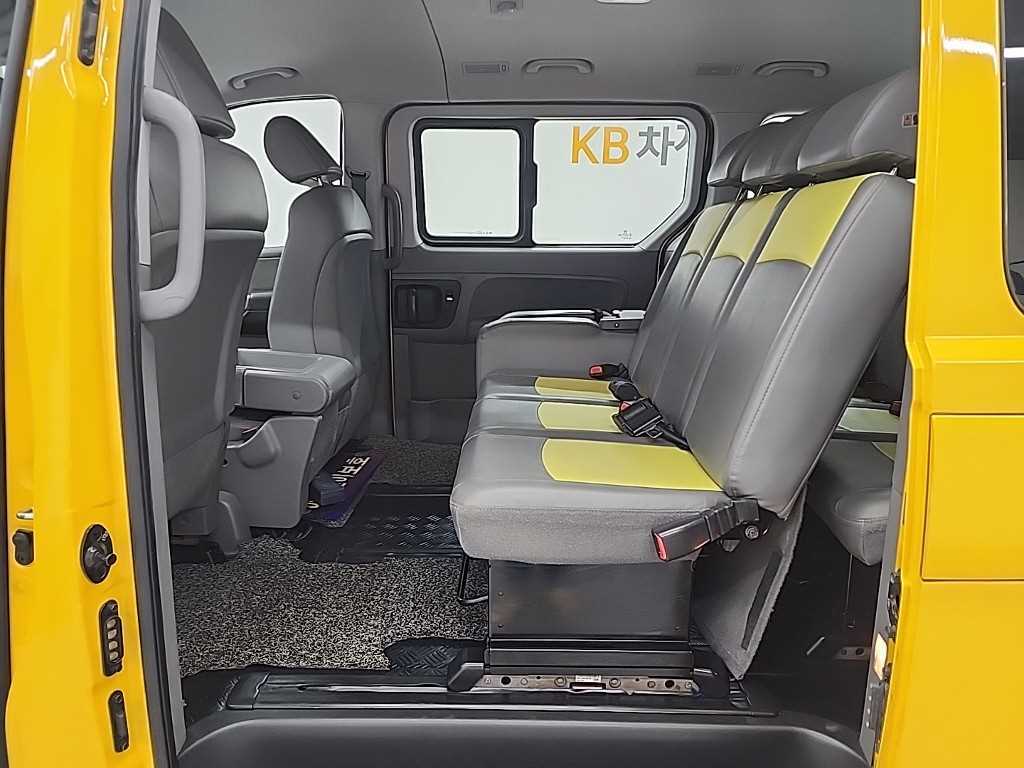 HYUNDAI Starex - Vista 12