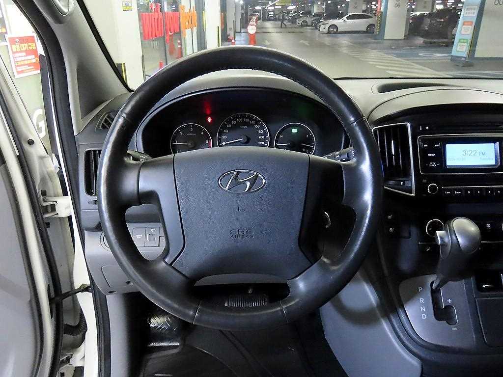 HYUNDAI Starex - Vista 8