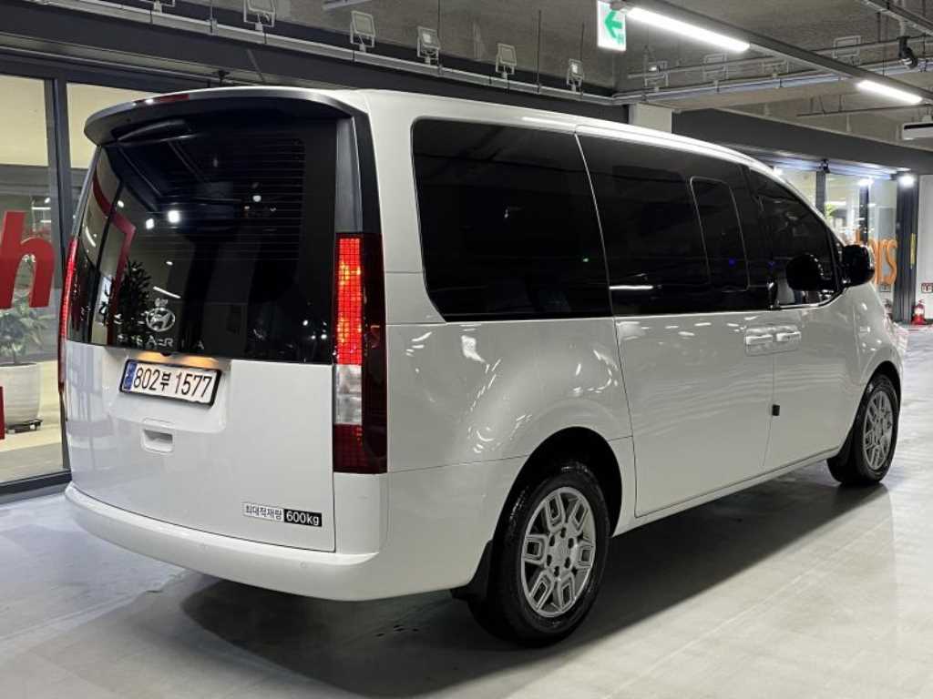 HYUNDAI Staria - Vista 4