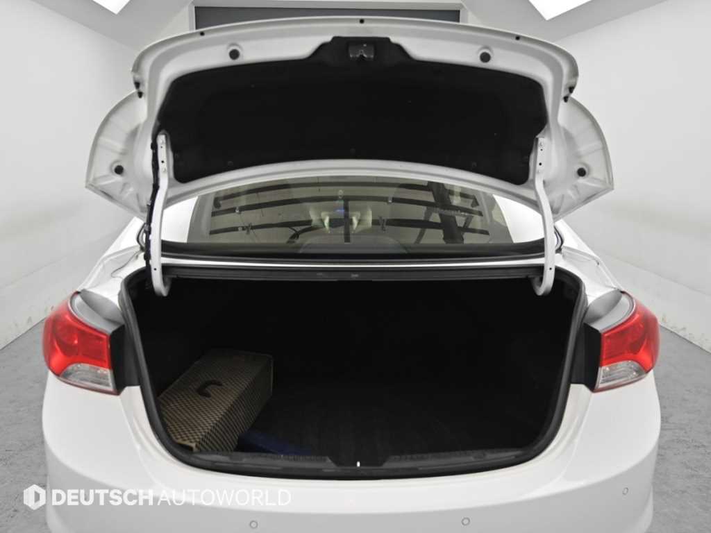 HYUNDAI Avante 2011 Blanco - Importación desde Corea - HF Imports Iquique - Foto 19