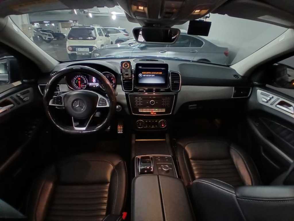 Mercedes Benz GLE Class - Vista 6