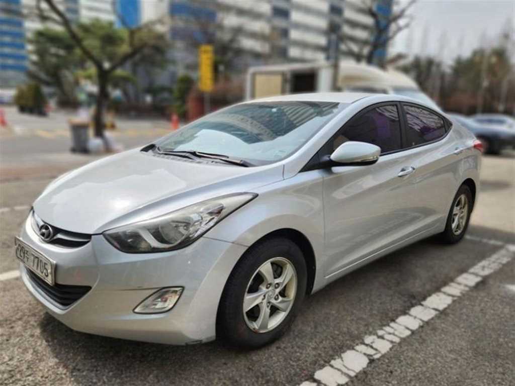 HYUNDAI Avante - Vista 2