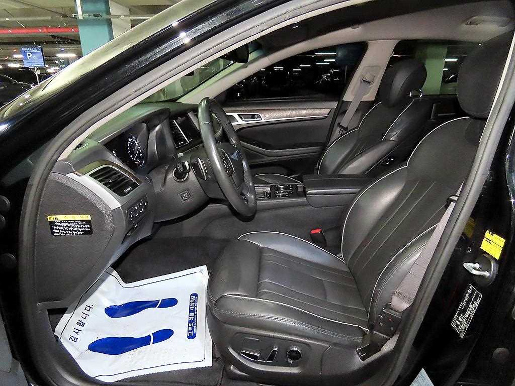 HYUNDAI Genesis - Vista 6