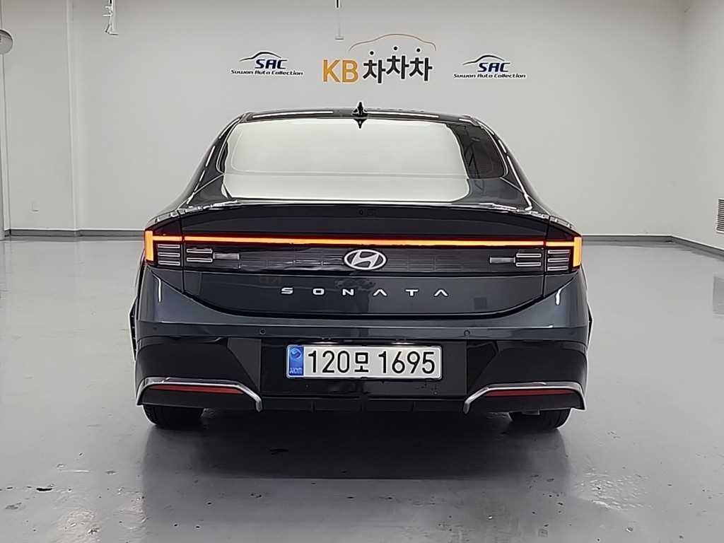 HYUNDAI Sonata - Vista 3