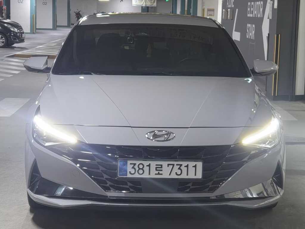 HYUNDAI Avante - Vista 2