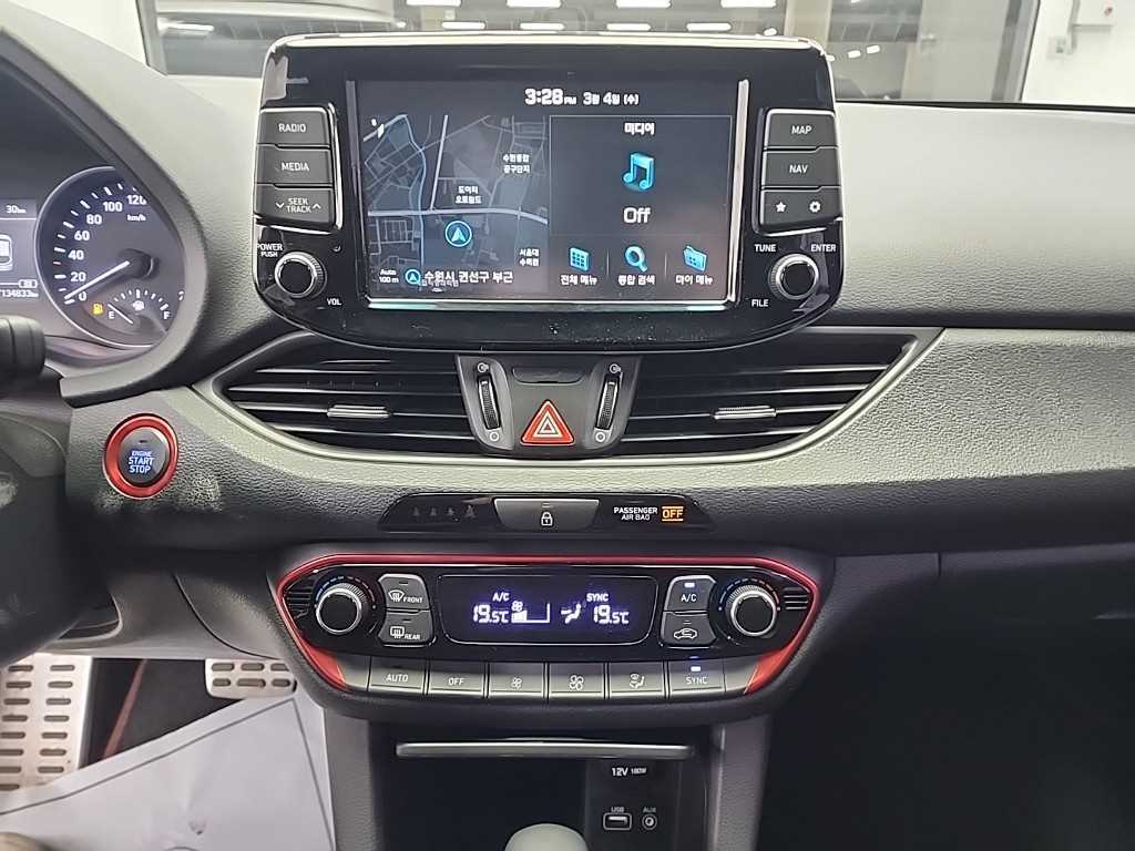 HYUNDAI i30 - Vista 10