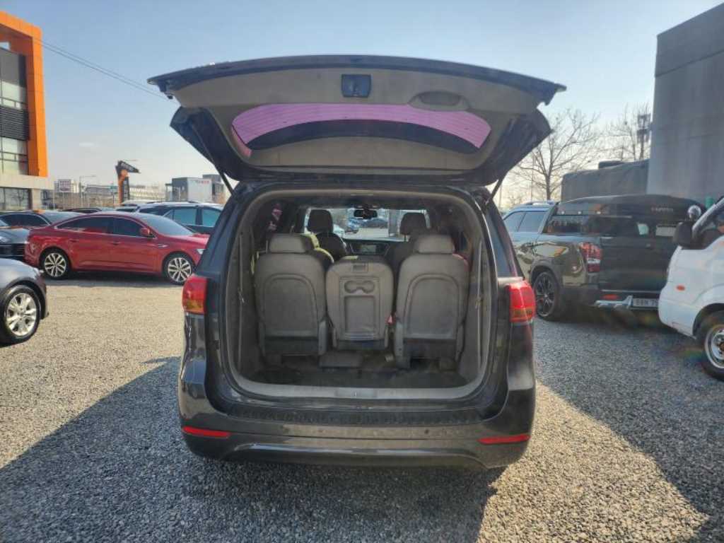 KIA Carnival - Vista 5