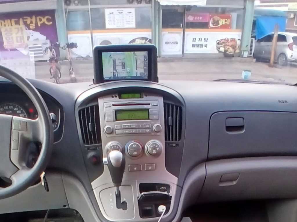 HYUNDAI Starex - Vista 4