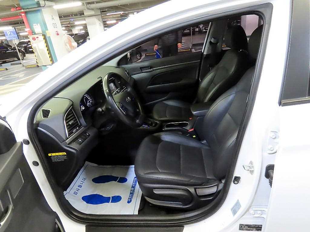 HYUNDAI Avante - Vista 6