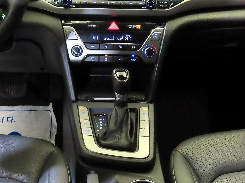 HYUNDAI Avante - Vista 12