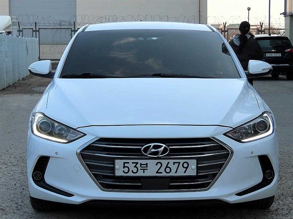 HYUNDAI Avante 2018 Blanco - Importación desde Corea - HF Imports Iquique - Foto 1
