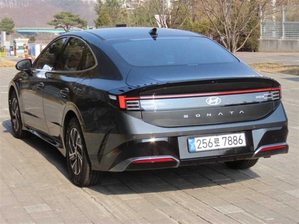 HYUNDAI Sonata - Vista 4