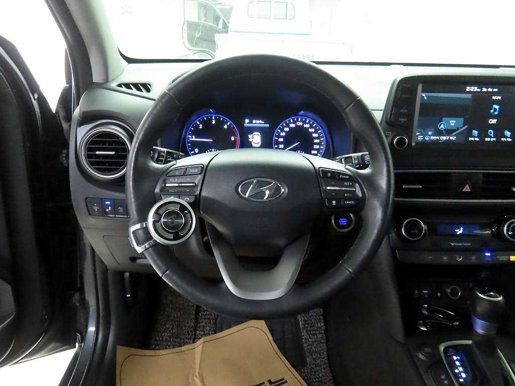 HYUNDAI Kona - Vista 9